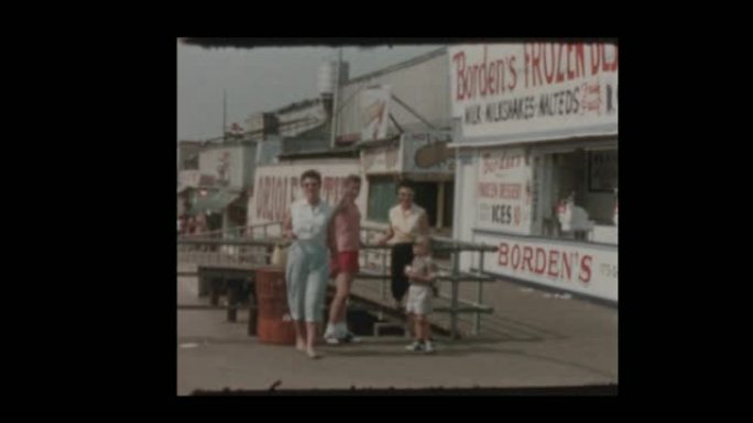 大西洋城木板路和海滩上的1957家庭