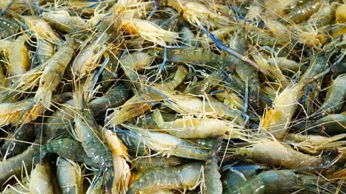 海鲜市场上的海虾。