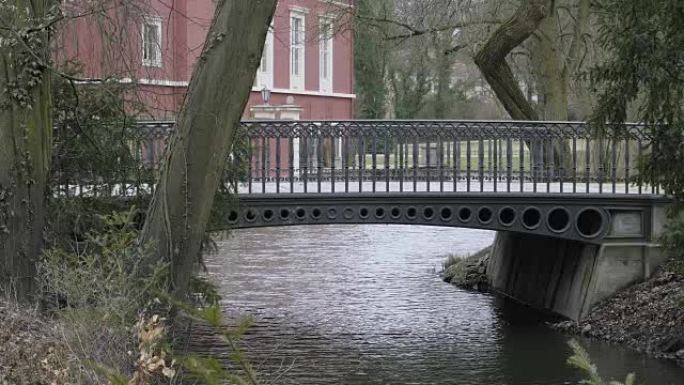 溪流金属新艺术桥