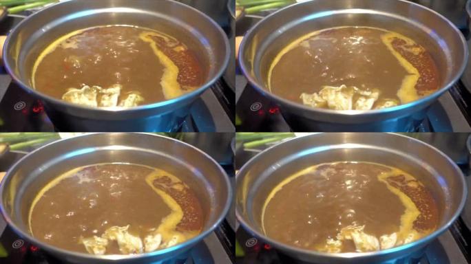 煮沸泰国火锅香辣冬阴汤，用于寿喜烧饭