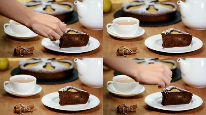 一块自制的梨巧克力馅饼。巧克力梨蛋糕。