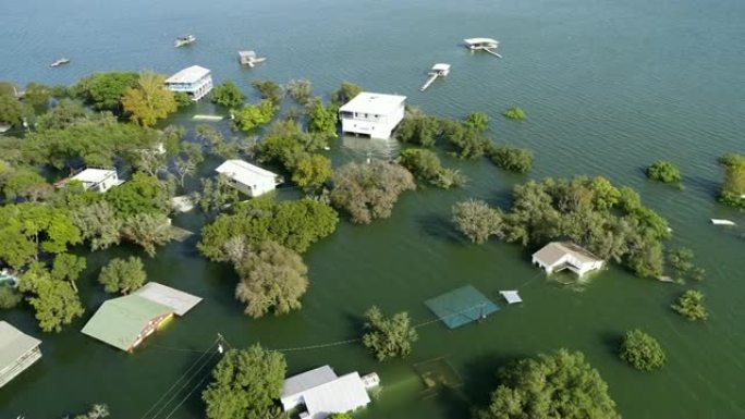 历史悠久的奥斯汀洪水泛滥成灾，房屋泛滥成灾