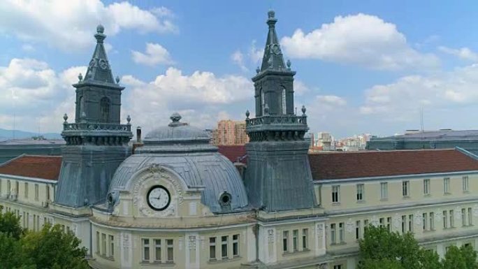 鸟瞰图显示钟楼俯瞰保加利亚索非亚的天空市区