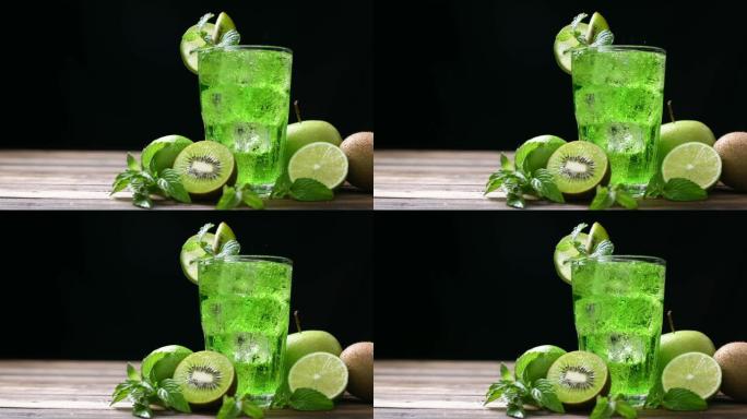 柠檬汁和猕猴桃汁配玻璃片水果