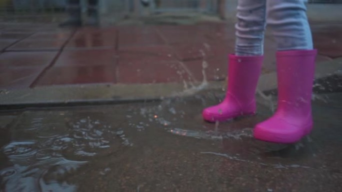 粉色雨靴