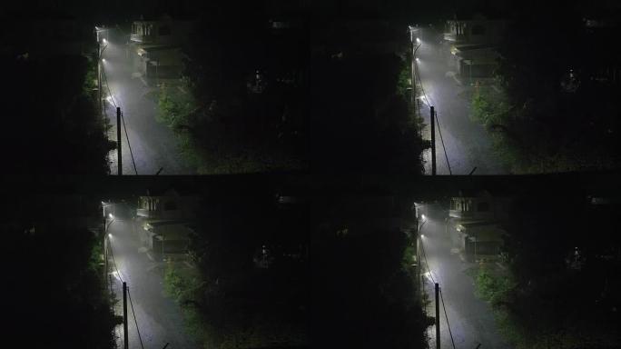 夜间街道暴雨