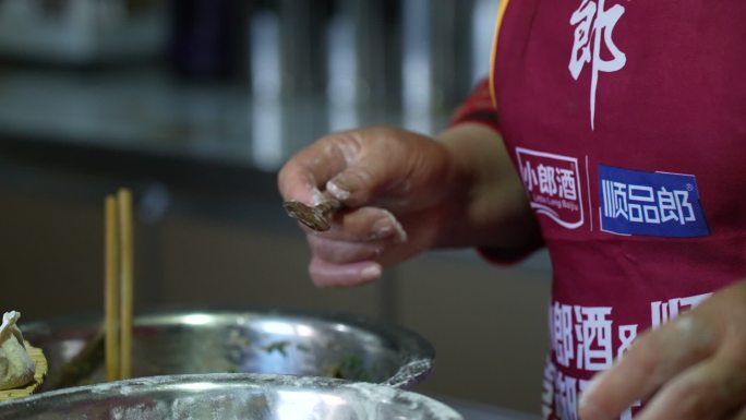 妈妈做饭 包饺子 鲅鱼饺子 农妇做饭