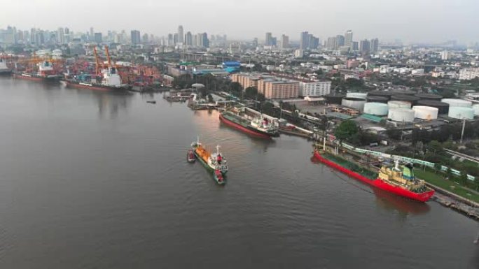 泰国曼谷码头停靠汽油集装箱船的鸟瞰图。