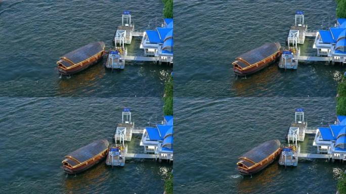 曼谷市一旅客旅客在湄南河船