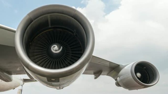 天空多云的延时涡轮发动机