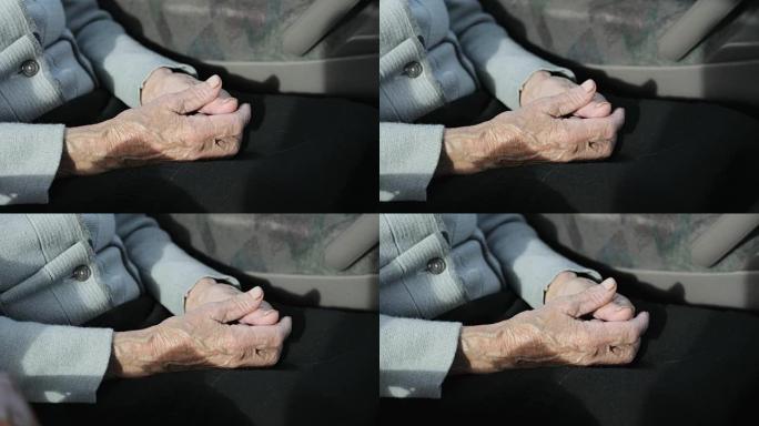 有皱纹的老妇人的手。