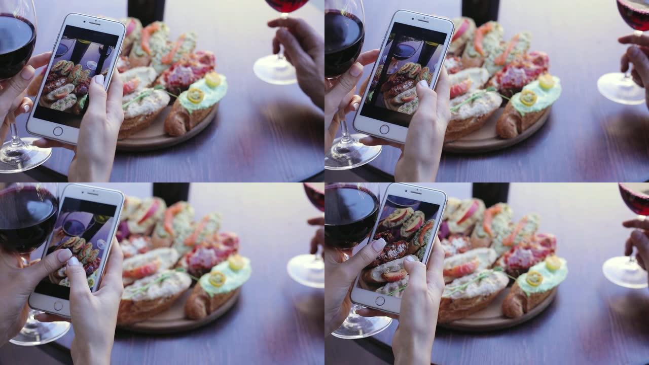 食物和饮料照片。女人看着手机屏幕上的图片