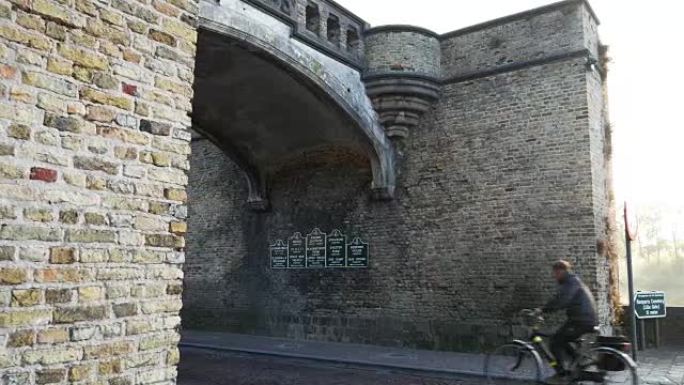 比利时的第一次世界大战: 今天的伊普尔，环绕旧城的城墙