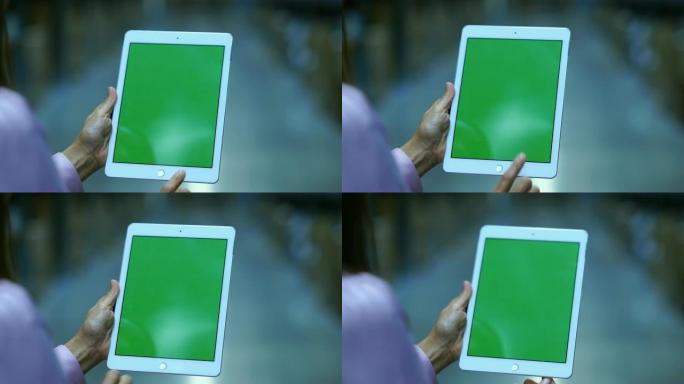 商店里的女商人在数字平板电脑绿屏上检查库存，色键