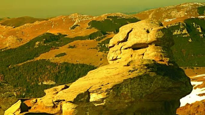 形状奇特的岩石，喀尔巴阡山脉的地貌，