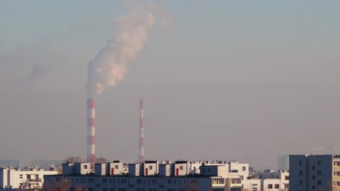 燃煤电厂烟堆时间流逝4K。能源发电和空气环境污染工业场景。