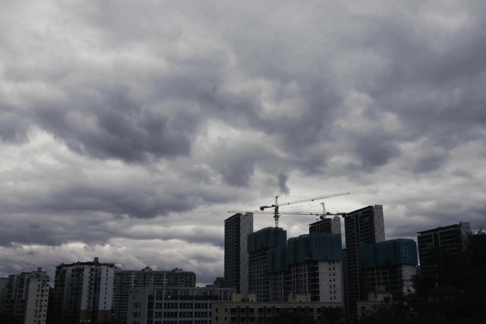 乌云 下雨 暴雨来临 乌云覆盖城市 暴雨