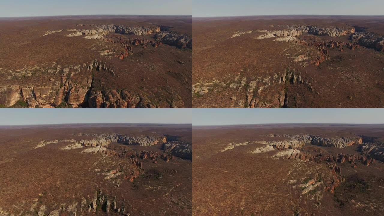 巴西Serra da Capivara的岩层，高原和平原的航空无人机图像，考古复杂的半干旱植被