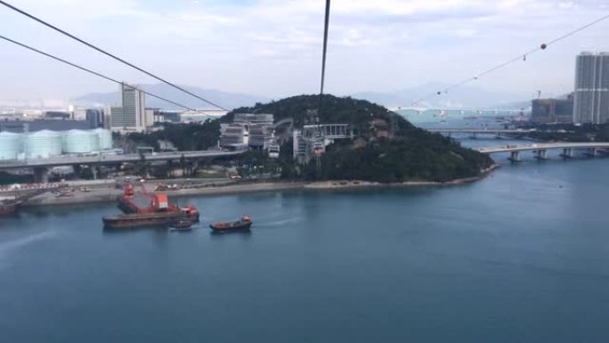 从香港山上的缆车观看
