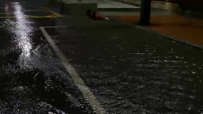 台风雨造成街道洪水