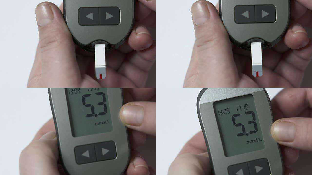 糖尿病患者使用血糖仪测试血糖