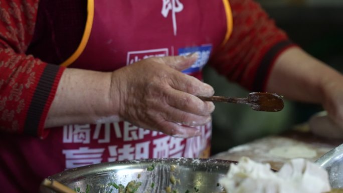 妈妈做饭 包饺子 鲅鱼饺子 农妇做饭