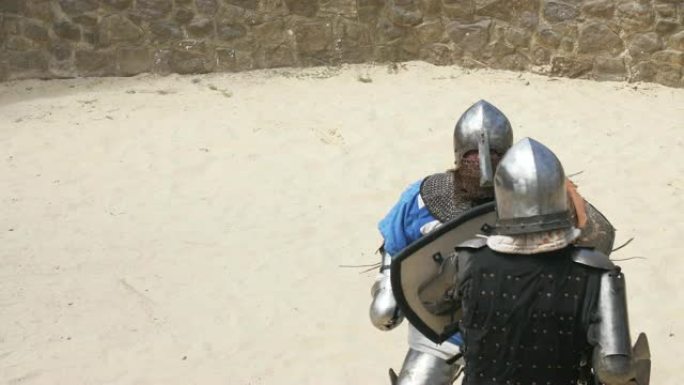 骑士与剑和盾牌决斗