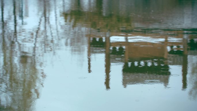 画意古风水面雨滴水中倒影