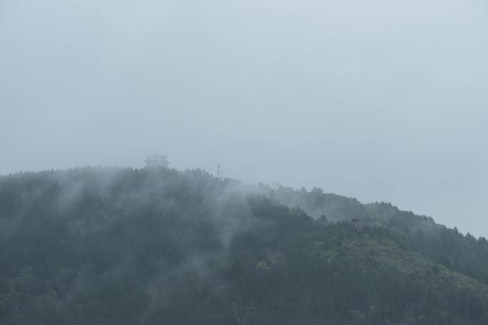 雨后雾气蒙蒙的林区山地6K延时