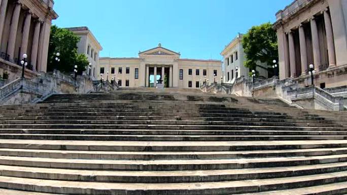 古巴哈瓦那哈瓦那大学入口哈瓦那大学前的母校雕像