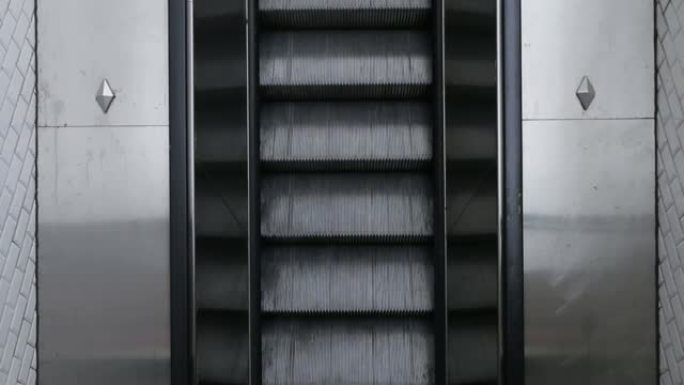 地铁自动扶梯的俯视图