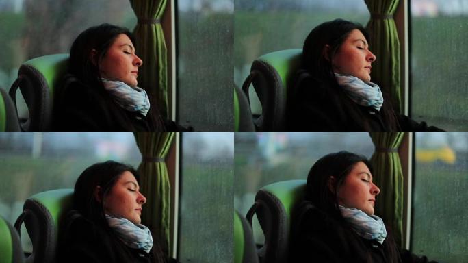 年轻女子睡在公共汽车上的坦率真实片段。乘坐公共汽车时睡着的旅行者女孩