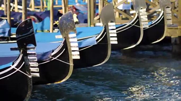 日落之光的吊船，意大利威尼斯市，运河