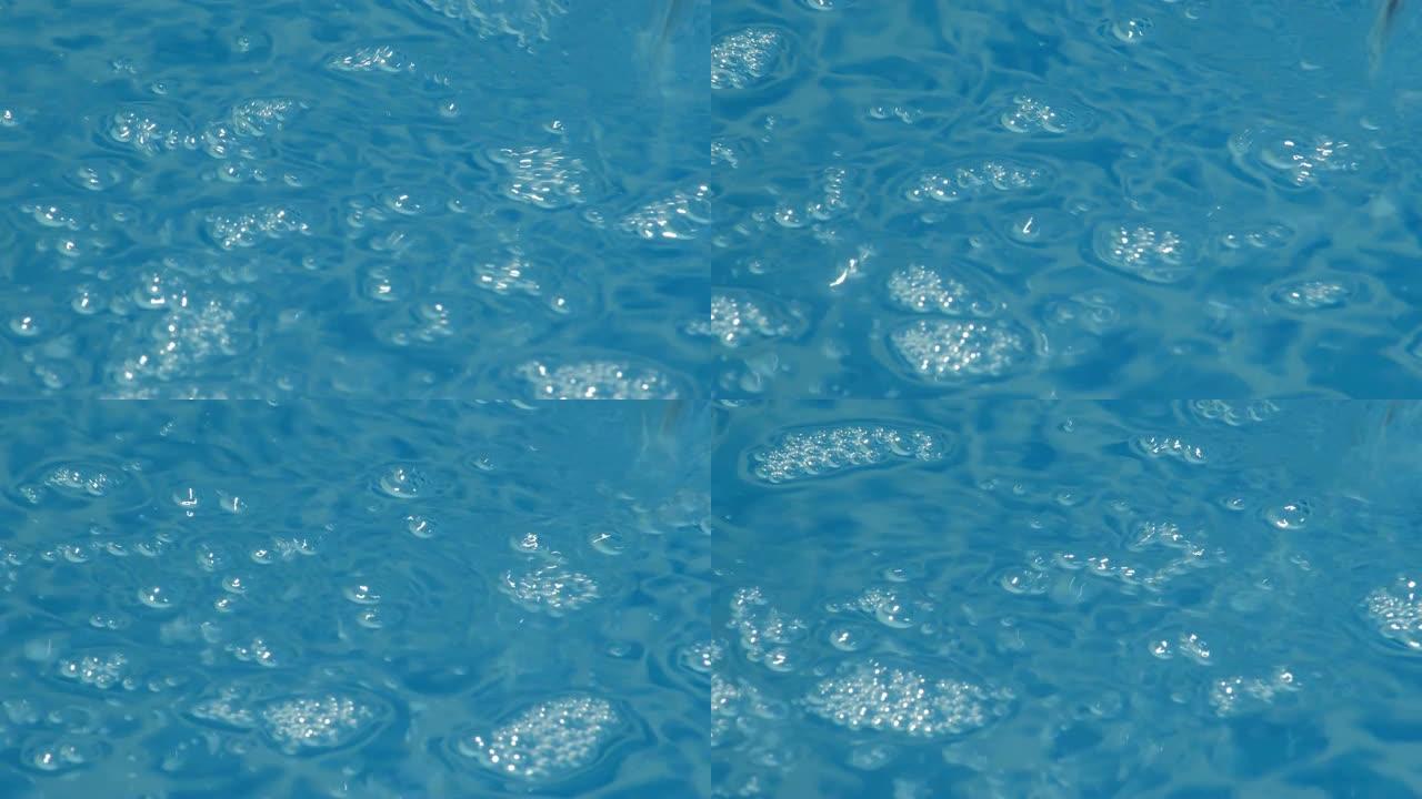 水池蓝色水中的水泡