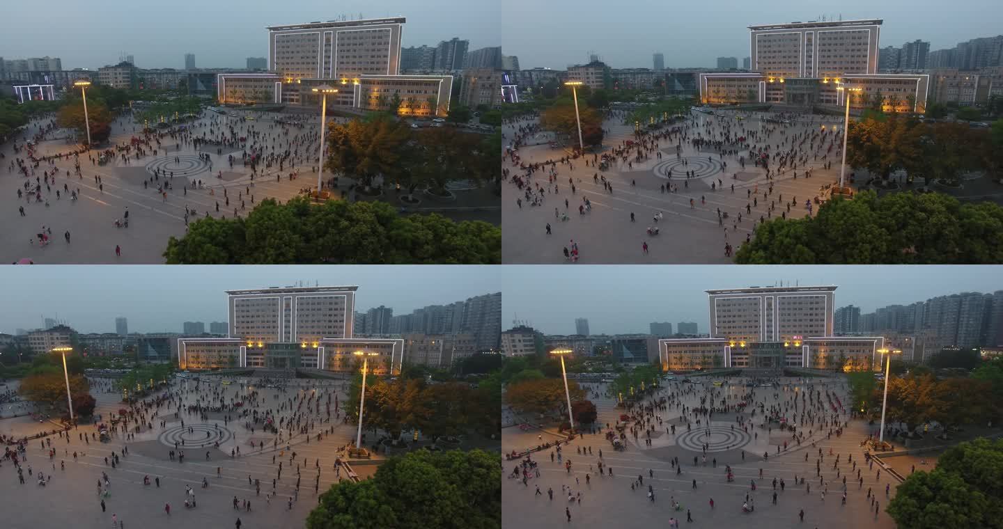 h四川彭州市政广场人群航拍
