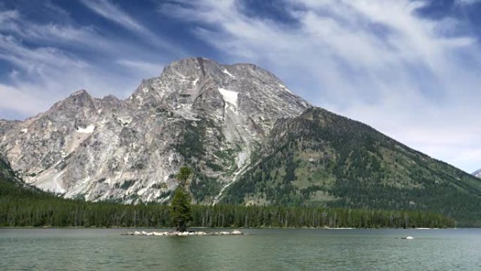 大提顿的利湖和莫兰山的夏景