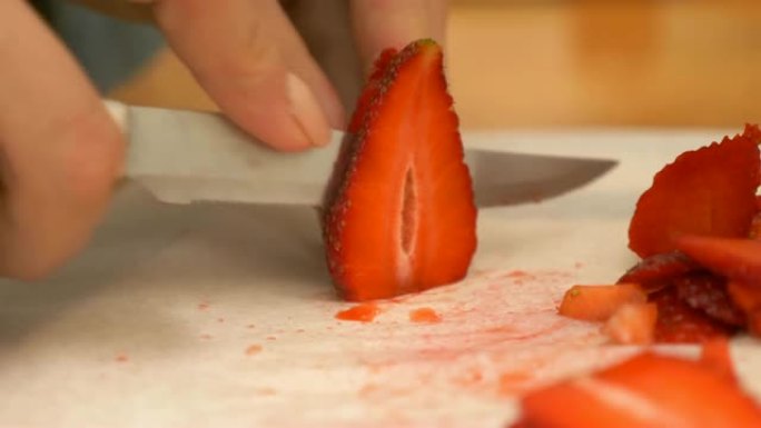 切草莓制作水果蛋糕-宏观