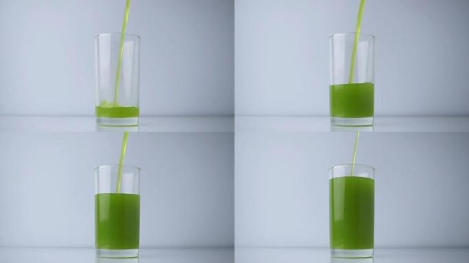 玻璃杯中的新鲜蔬菜和果汁可以健康饮用