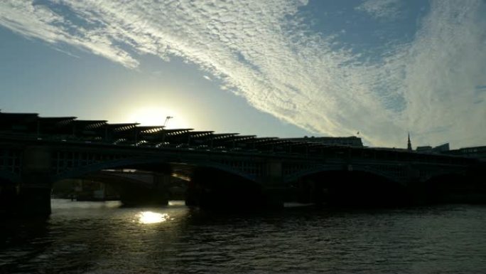 伦敦黑修士桥概述