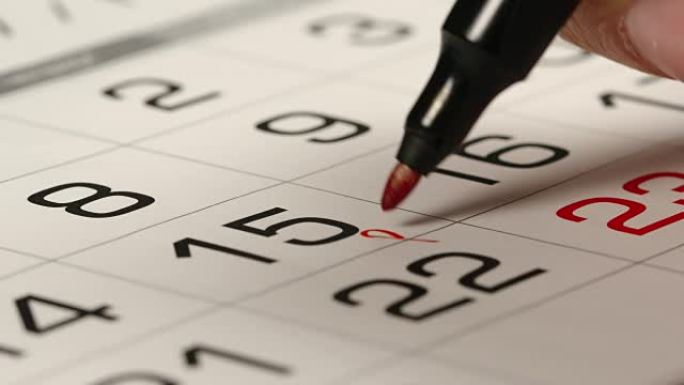 宏观: 用红笔在日历中标记发薪日