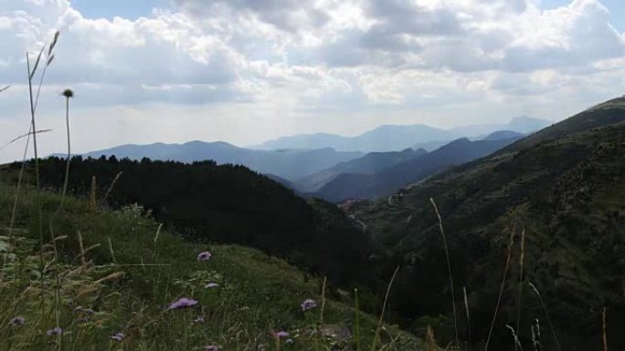 比利牛斯山脉之间的Castellar de n'Hug村