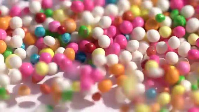 彩色糖果球堆叠在运动中