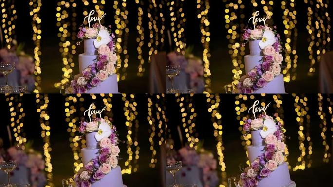 美丽的婚礼蛋糕装饰有花朵和紫色色调。