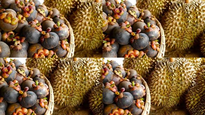 混合季节热带甜多汁水果，泰国当地市场。大月榴莲，坚硬的皮肤覆盖着尖锐的点和山竹，国王和王后，最美味的