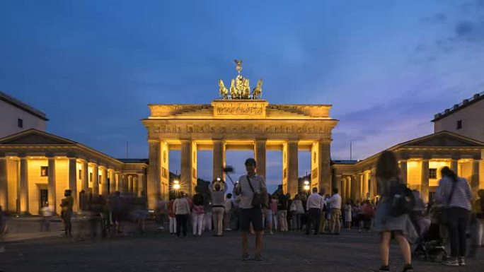 延时: 勃兰登堡门柏林城市景观的黄金时间