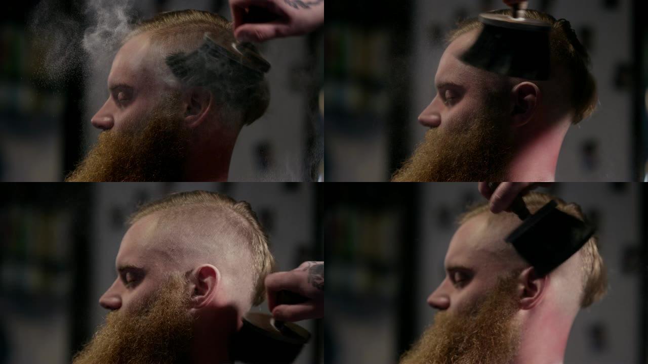 理发师在理发店慢动作中向快乐的男性客户涂抹粉末