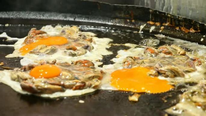 平底锅煎牡蛎煎蛋卷，泰国街头美食