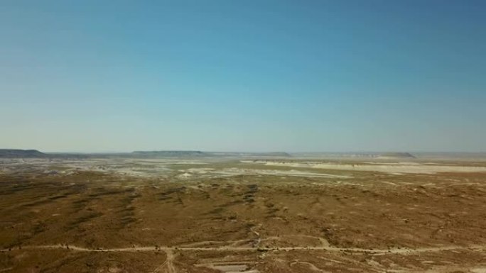 沙漠和高原Ustyurt或Ustyurt高原位于中亚西部，哈萨克斯坦的卡拉卡尔帕克斯坦
