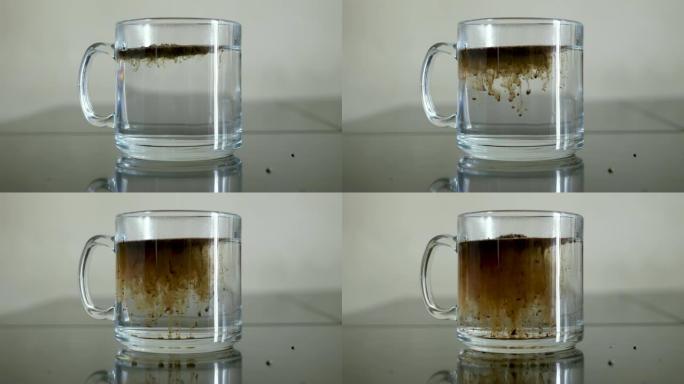 将速溶咖啡倒入水中
