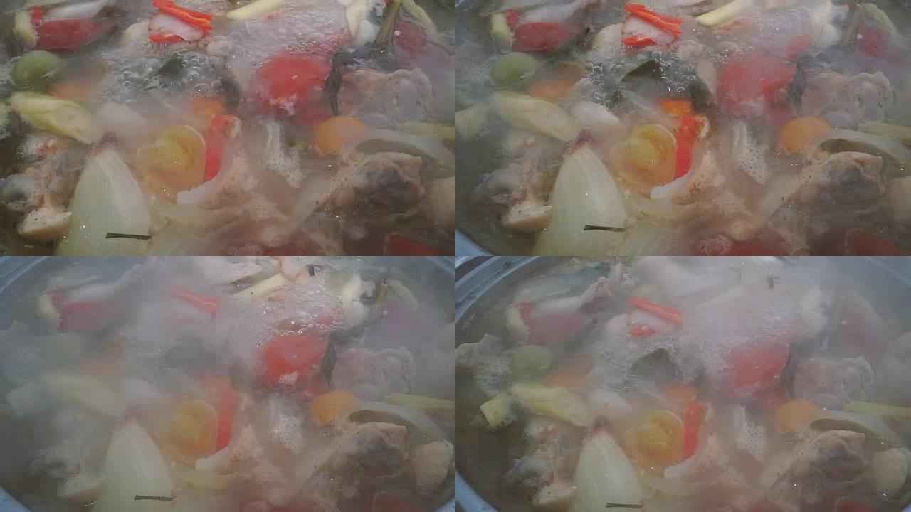 鸡肉椰子汤或Tom Kha Gai，泰国名菜